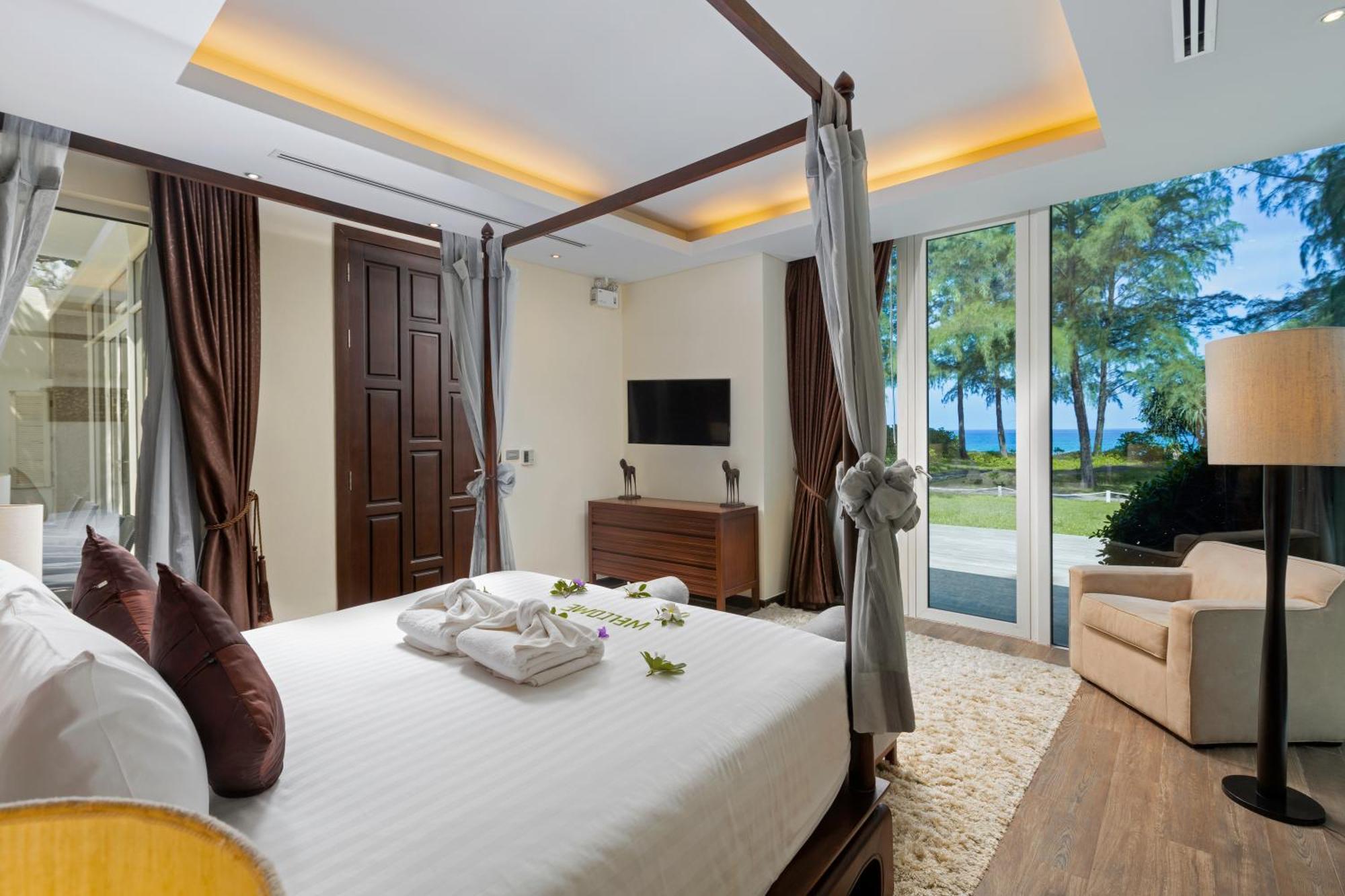 Splash Beach Resort, Maikhao Phuket - Sha Extra Plus Mai Khao Exteriér fotografie A bedroom at the resort