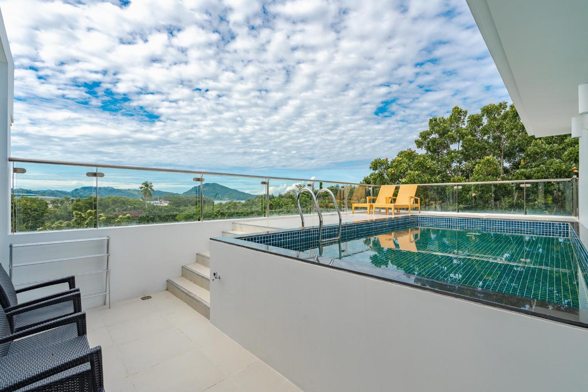 Splash Beach Resort, Maikhao Phuket - Sha Extra Plus Mai Khao Exteriér fotografie The rooftop pool at the hotel
