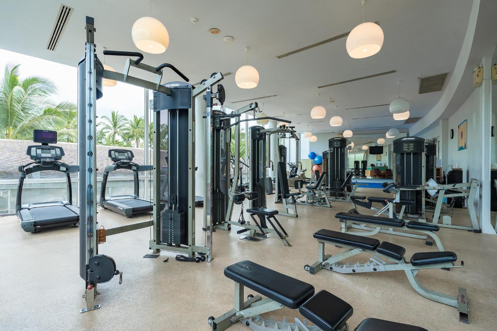 Splash Beach Resort, Maikhao Phuket - Sha Extra Plus Mai Khao Exteriér fotografie A gym at a resort