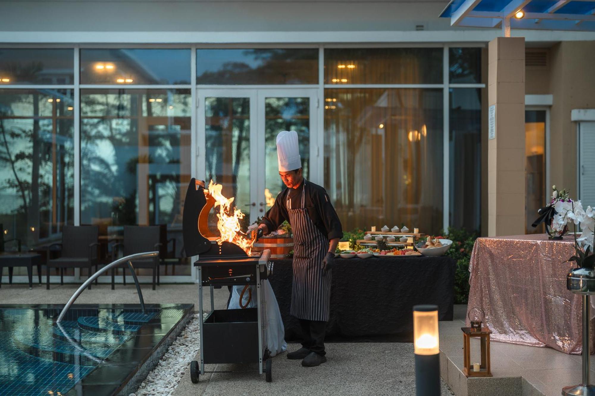 Splash Beach Resort, Maikhao Phuket - Sha Extra Plus Mai Khao Exteriér fotografie A chef cooking with a blowtorch