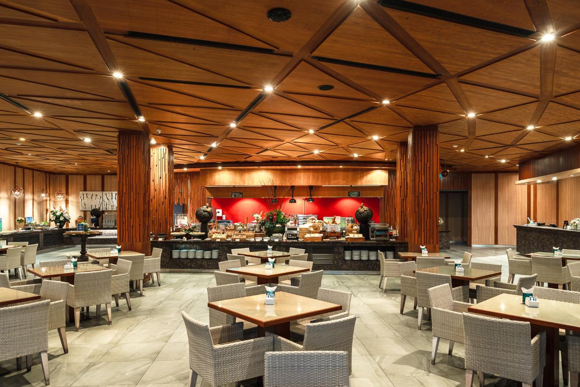 Splash Beach Resort, Maikhao Phuket - Sha Extra Plus Mai Khao Exteriér fotografie The interior of the restaurant